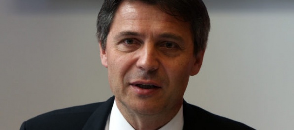 Nesrovnal by mal zanechať populizmus a pracovať v záujme Bratislavčanov, tvrdí Clarify