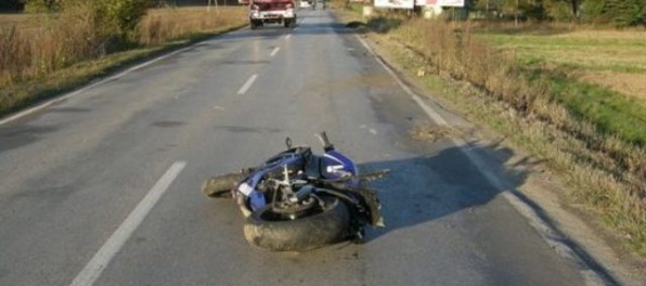 Po nehode zomrel 52-ročný motocyklista, čelne sa zrazil so škodovkou