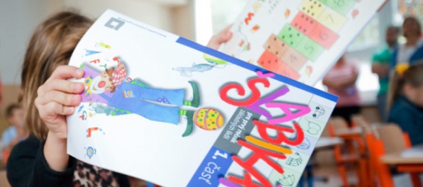 Ministerstvo školstva po kritike ustúpilo, deti sa nebudú musieť učiť písaným spojitým písmom