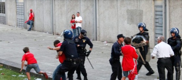 Úrady obvinili až 18 policajtov z rasizmu, mučenia a napadnutia, páchaného na mladých černochoch