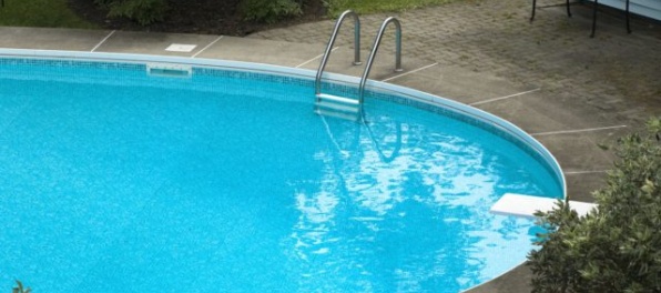 Dvojročný chlapček sa na dvore rodinného domu v Diakovciach utopil v bazéne