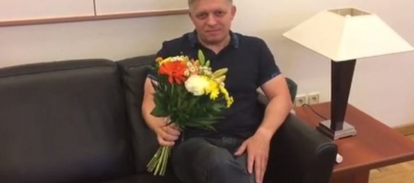 Video: Premiér Fico sa vyjadril k fotografii s dievčaťom zo žatvy, ktoré mu sedelo na kolene