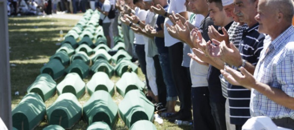 Súd zastavil proces s vojnovými zločincami zo Srebrenice, obvinenia sú neplatné