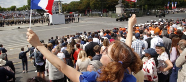 Video: Francúzsko oslavuje Deň dobytia Bastily, Macron pozval aj Trumpa