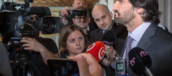 Známu kritickú novinárku skontroloval sociálny pracovník, opozícia hovorí o zastrašovaní