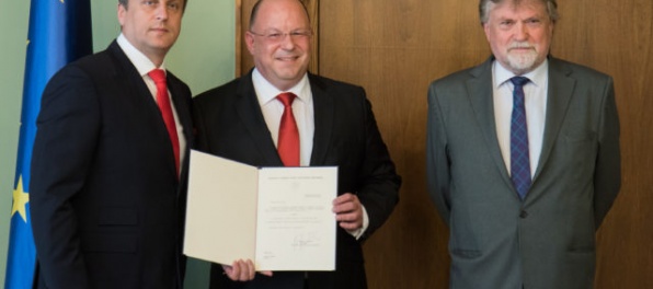 Danko odovzdal Rezníkovi menovací dekrét do funkcie riaditeľa RTVS, ako občan očakáva tretí kanál