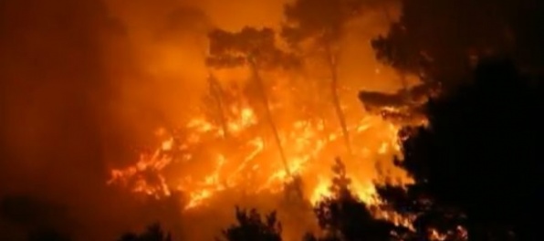 Video: Na juhu Chorvátska bojujú s novým požiarom, rozšíril sa z Čiernej Hory