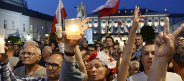 Poliaci protestujú proti reforme súdnictva, poľských kolegov podporuje aj Súdna rada SR