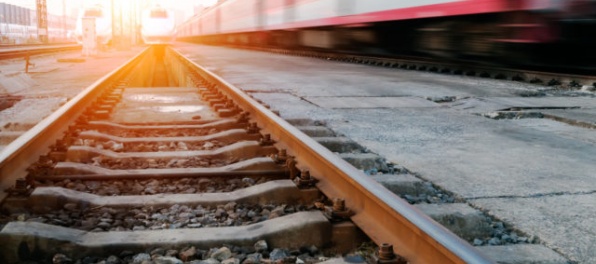 Medzinárodný rýchlik zabil na priecestí 58-ročného Bratislavčana