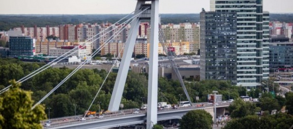 Polícia zachránila život ženy, ktorá chcela skočiť z mosta SNP