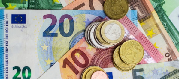 Euro oproti doláru v utorok posilnilo, investori neočakávajú zvýšenie úrokov