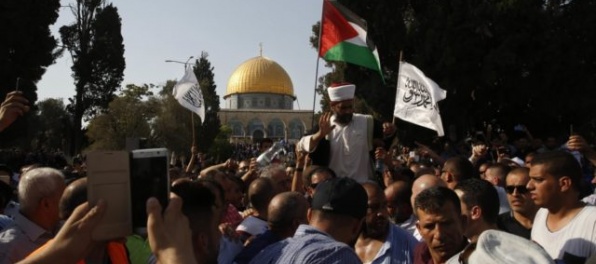 Protesty moslimov pred Chrámovou horou skončili, Izrael odstránil aj kamery