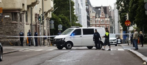 Auto vrazilo v Helsinkách do davu ľudí, polícia zadržala páchateľa