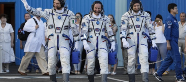 Trojčlenná posádka rakety Sojuz dorazila na Medzinárodnú vesmírnu stanicu