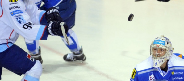 Slovenskí hokejisti do dvadsať rokov prehrali s Českom, jediný gól strelil Samuel Buček