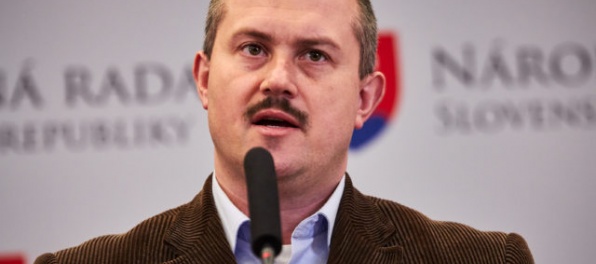 Kotleba ešte nevie, čo je predmetom obvinenia voči jeho osobe