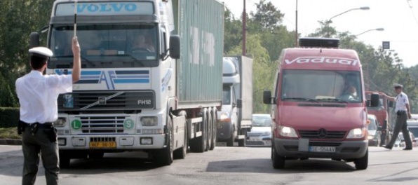 Michaelu, ktorá na diaľnici D2 zrazila policajta, obvinili z usmrtenia