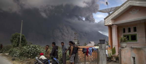 Sopka Sinabung na indonézskom ostrove Sumatra je opäť aktívna