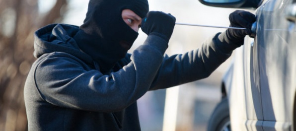 Zlodejom sa darí pri vlámačkách áut, ktoré sú zaparkované pri jazerách