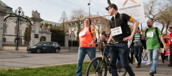 Drobné zvyšovanie platov učiteľov nezatraktívni ich povolanie, tvrdí odborár Smolinský