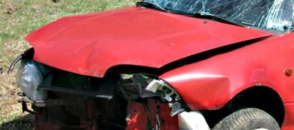 Mladá vodička narazila do obrubníka a kovového zábradlia, v krvi jej zistili alkohol