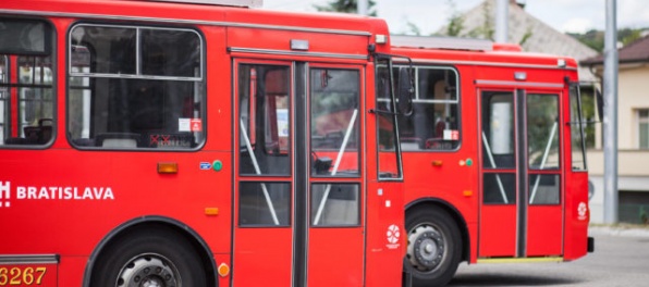 Od pondelka uzavrú prejazd križovatkou Ulica 29. augusta-Špitálska ulica, dotkne sa to aj MHD