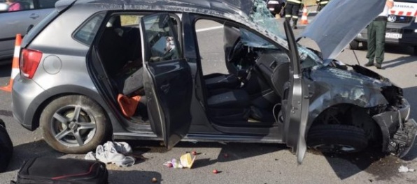 Vodič zahynul po nehode na R1 pri Nitre, s autom sa niekoľkokrát prevrátil