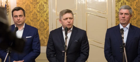 Horúca klíma zatemnila súdnosť politických strán. Politológ verí, že spor do jesene utíchne