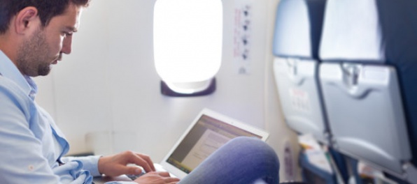 V lietadle s 386 cestujúcimi vybuchla batéria, pasažieri ohrození neboli