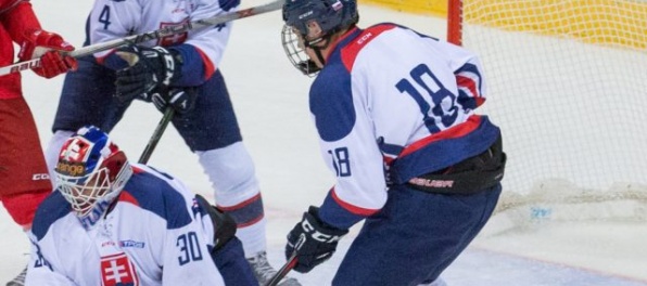 Mladí slovenskí hokejisti na Memoriáli Ivana Hlinku prehrali vysoko aj s Kanadou