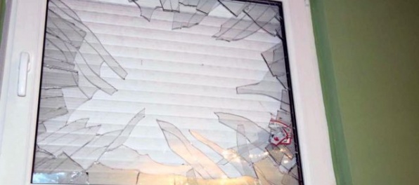 Foto: Vyšetrujú výbuch pri apartmáne Branislava M. v Tatranskej Lomnici