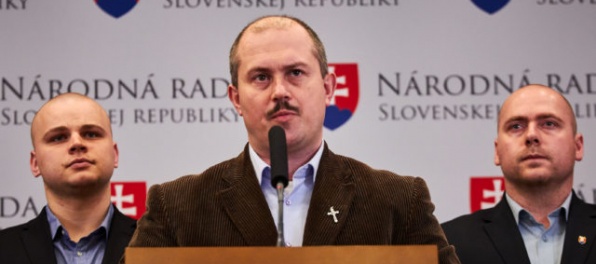 Prijatie altánku od kotlebovcov bola chyba, vyvodíme dôsledky, vyhlásil Slovenský Červený kríž