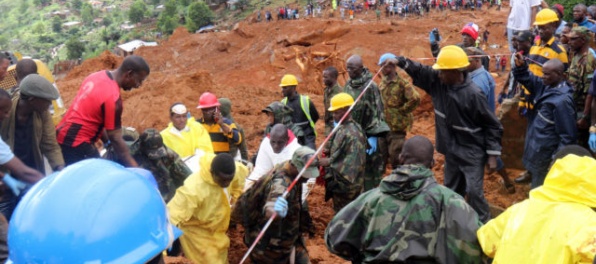 Video: Po zosuve pôdy v Sierra Leone ostáva nezvestných najmenej niekoľko stoviek ľudí