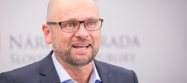 Odstúpenie Plavčana nie je ústupok, ale nevyhnutnosť, tvrdí Sulík