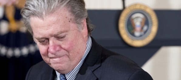 Z Bieleho domu odchádza aj kontroverzný Steve Bannon