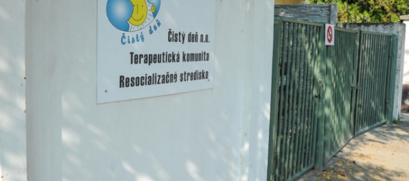 Rodičia klientov Čistého dňa nesúhlasia s odobratím akreditácie zariadeniu