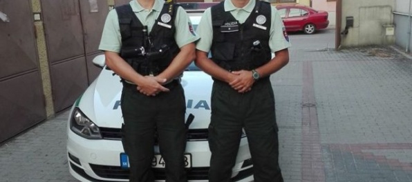 Policajti v obci Kovarce zachraňovali mladíka, ktorý chcel skočiť z mosta
