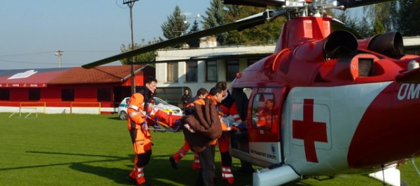 Paraglajdista padal z výšky približne 20 metrov, na miesto privolali leteckých záchranárov