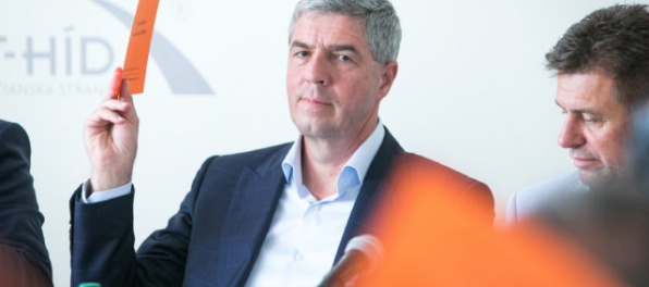 Aktualizované: Rada rozhodla o kandidátoch na predsedov VÚC, Most-Híd proti Kotlebovi nasadí Luntera