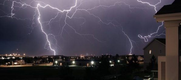 Meteorológovia varujú pred búrkami aj horúčavami na celom Slovensku
