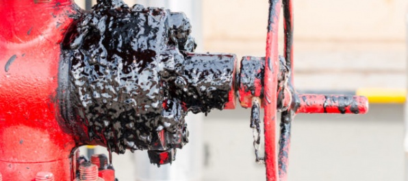 Vývoj cien ropy bol zmiešaný, cena benzínu je najvyššia za dva roky