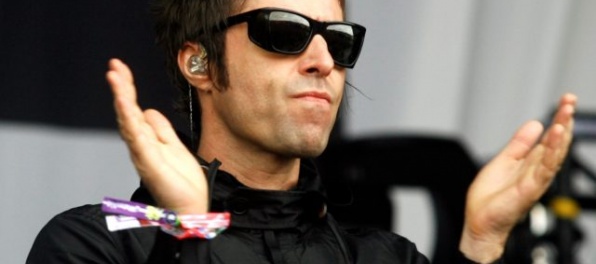 Neberte príliš veľa drog a nepite veľa alkoholu, odkazuje Liam Gallagher svojim fanúšikom