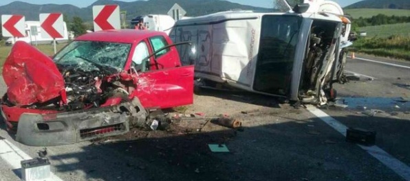 Hromadná zrážka pri Trenčíne si vyžiadala niekoľko zranení