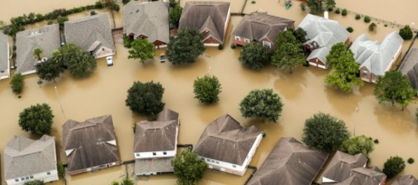 Počet obetí hurikánu Harvey stúpa, mnohí sú v zatopených domoch a autách