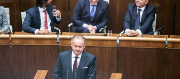 Prezident Kiska pripomenul, že na Ústavu netreba len pamätať, ale ju aj dodržiavať