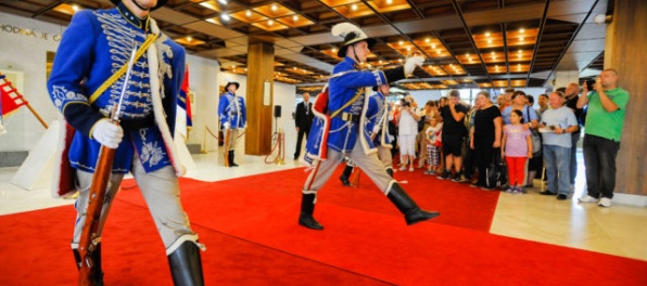 Bránami parlamentu a hradu prešlo počas osláv prijatia Ústavy SR takmer 20-tisíc ľudí