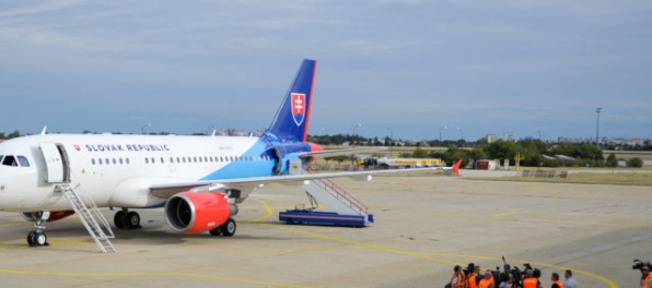 Foto: Na Slovensko priletel druhý Airbus A-319, na novom prírastku vládnej letky lietal Jacques Chirac
