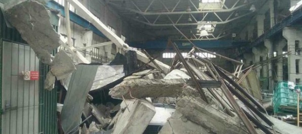 Foto: V lokalite Bočiar sa zrútila železobetónová strecha, statik označil objekt za nebezpečný