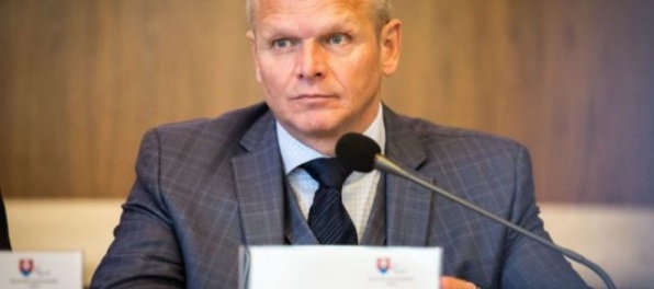 Komentár Imricha Béreša: Škola volá a minister chýba