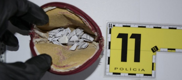 Video: Pri akcii Indiánka na sídlisku Linčianska zadržali drogové dílerky – matku s dcérou (aktualizované)